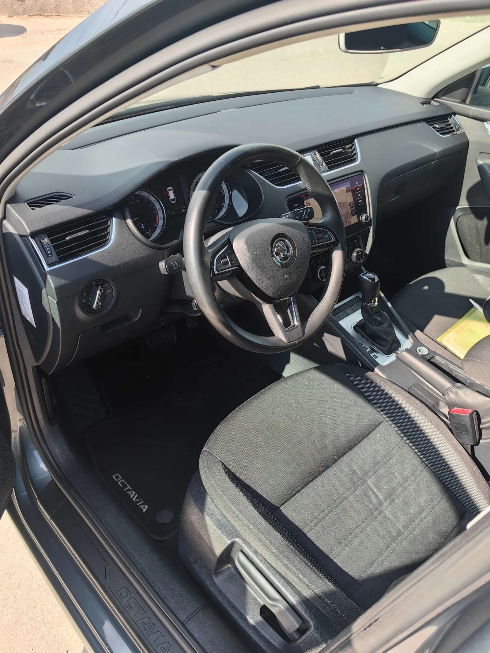 Skoda Octavia 1.6TDI Автомат Нави - изображение 10