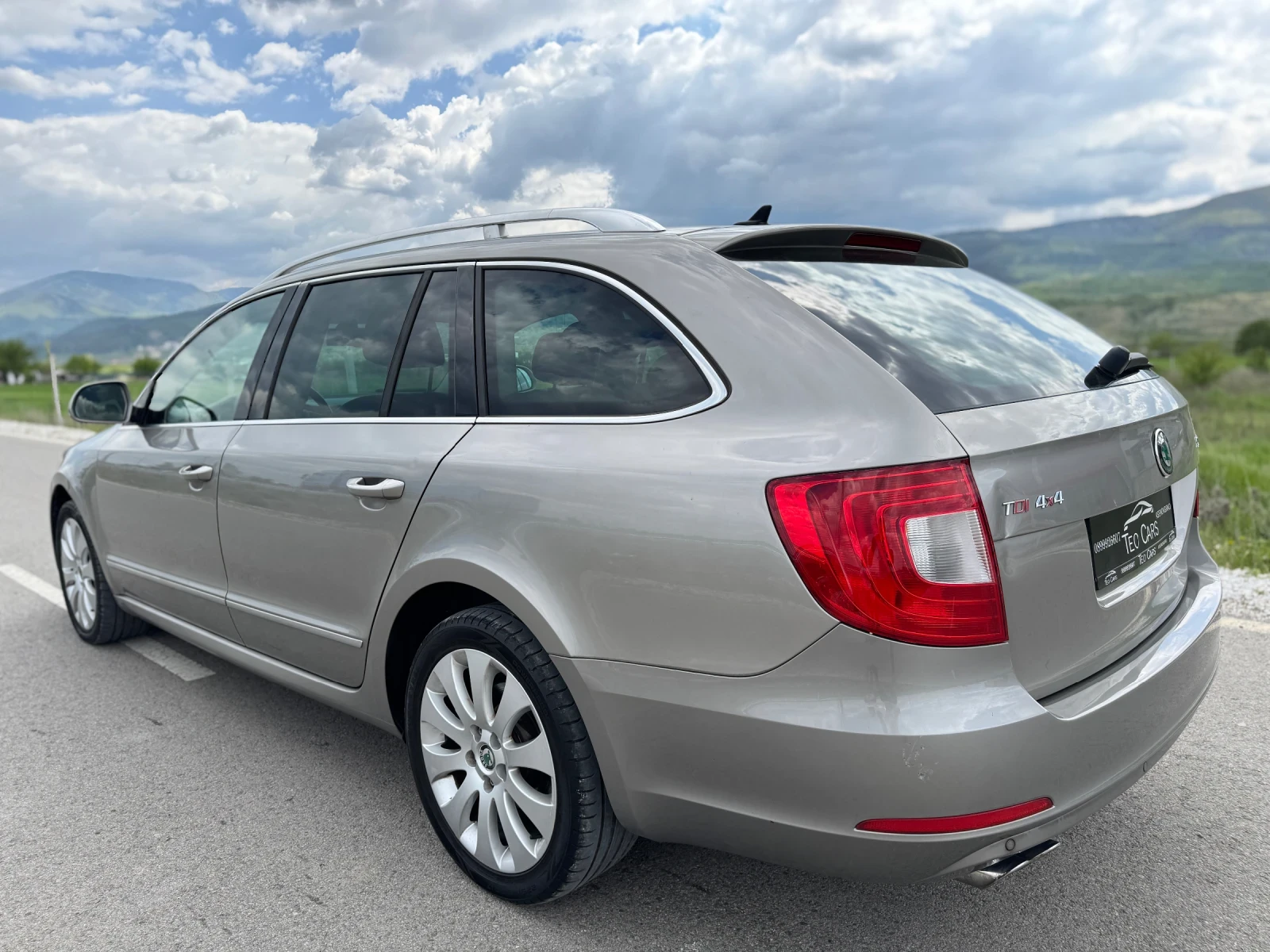 Skoda Superb 2.0TDI 170к.с 4Х4 / ELEGANCE / KOJA / NAVI / XENON - изображение 5