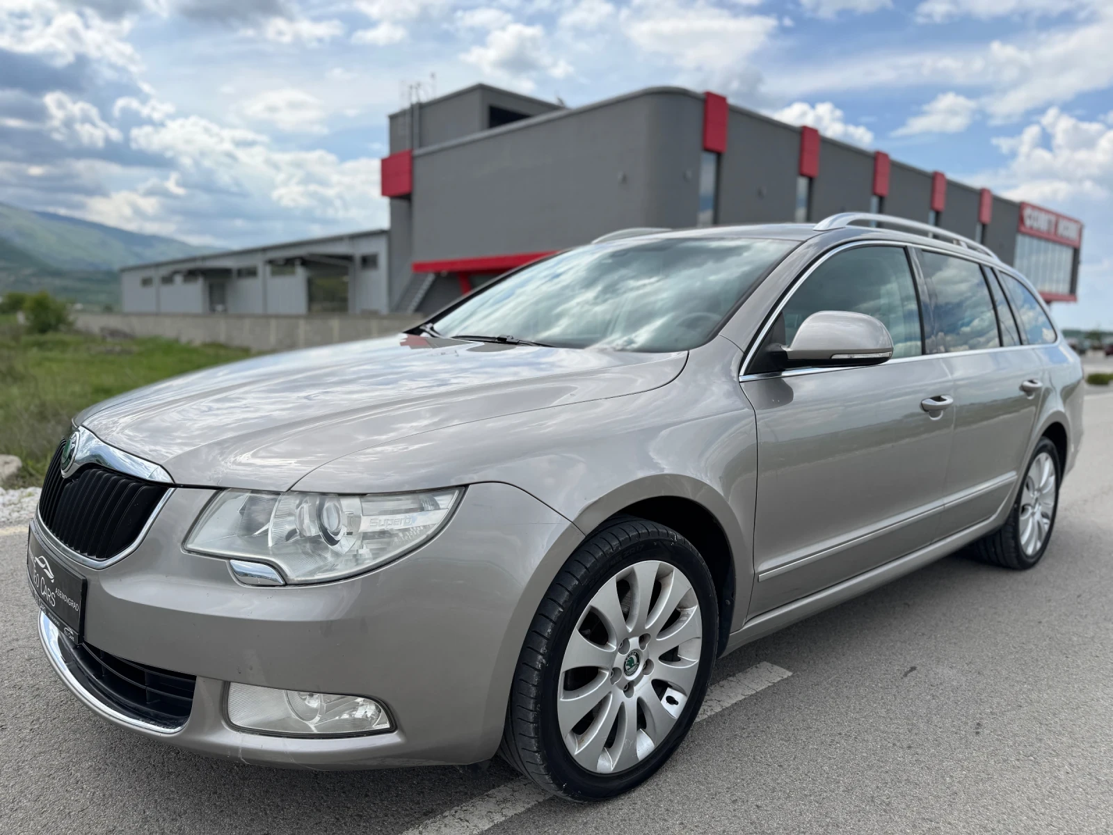 Skoda Superb 2.0TDI 170к.с 4Х4 / ELEGANCE / KOJA / NAVI / XENON - изображение 3