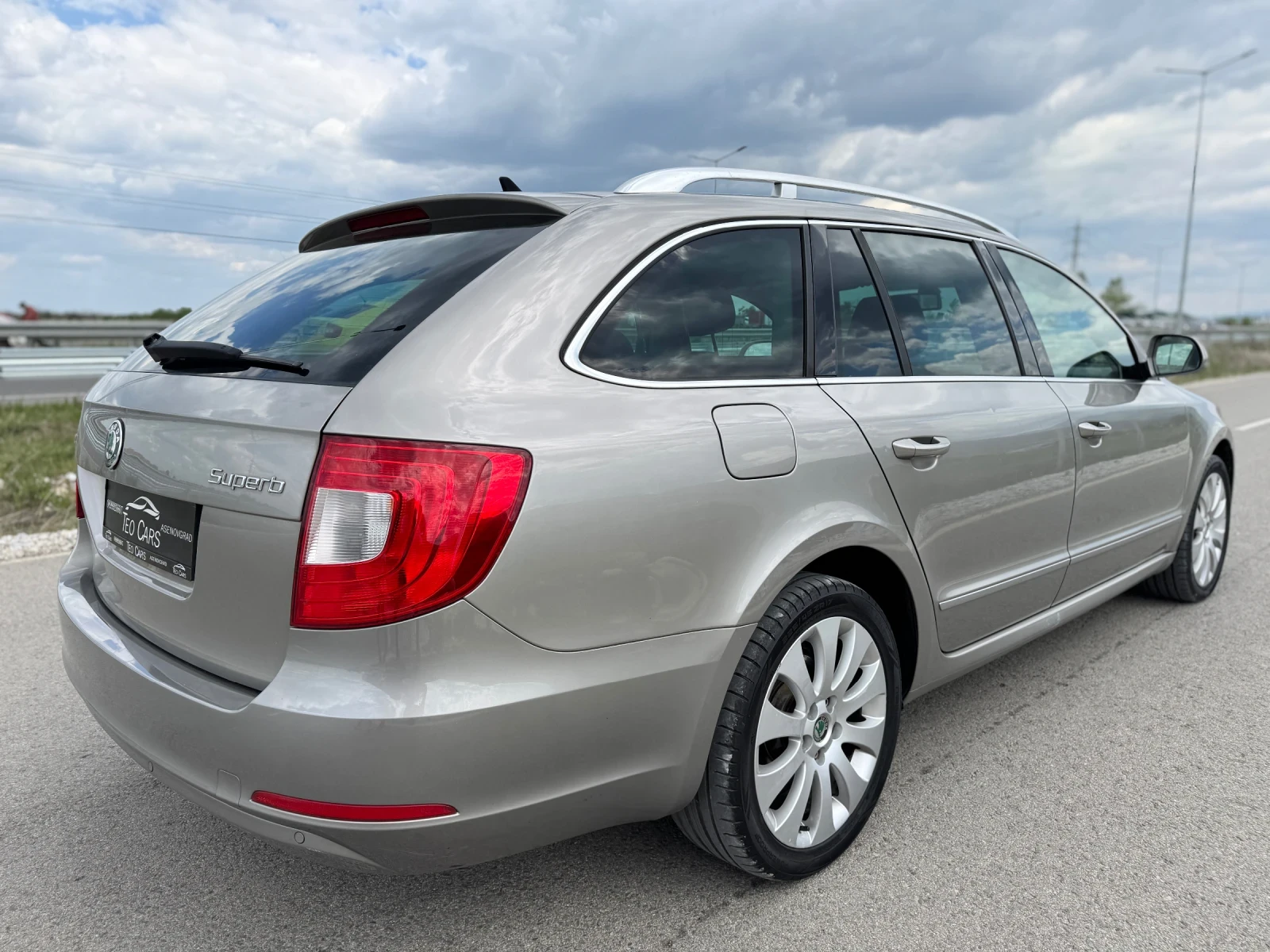 Skoda Superb 2.0TDI 170к.с 4Х4 / ELEGANCE / KOJA / NAVI / XENON - изображение 7