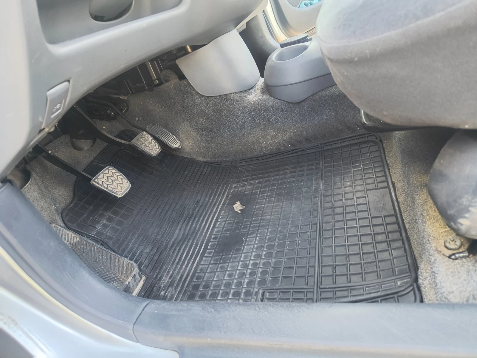 Toyota Yaris  - изображение 10
