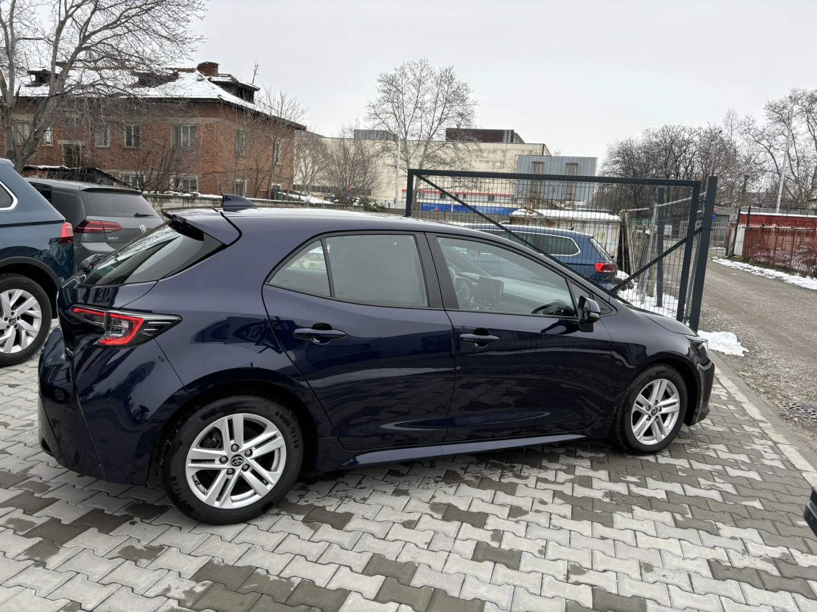 Toyota Corolla 1.8 HYBRID - изображение 7