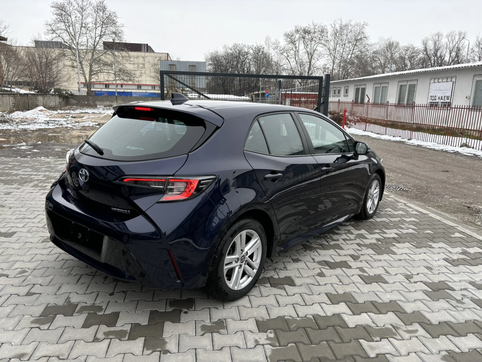 Toyota Corolla 1.8 HYBRID - изображение 6