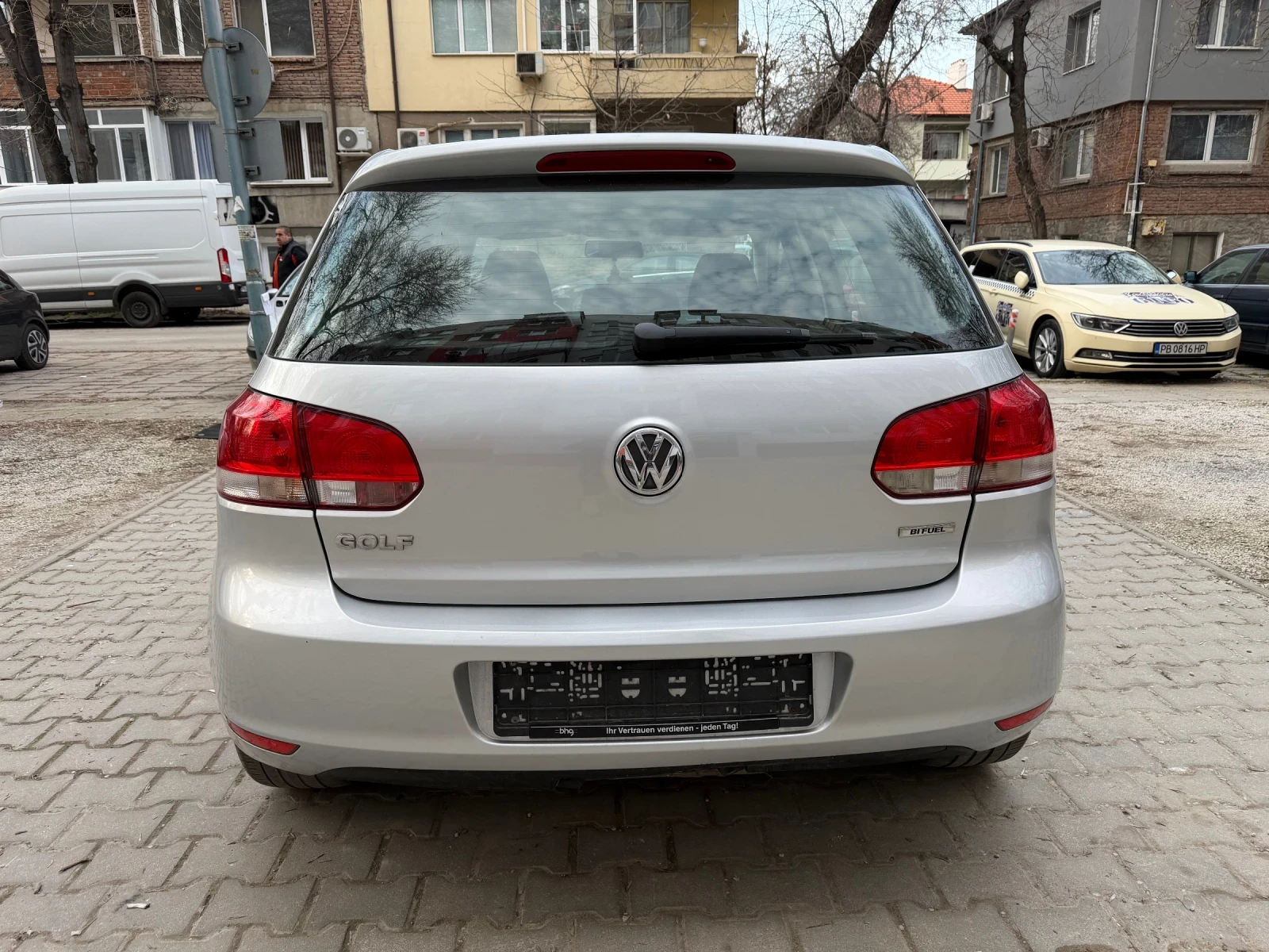 VW Golf 6 Bifuel 1.6 бензин/фабрична газ сервизна история  - изображение 9