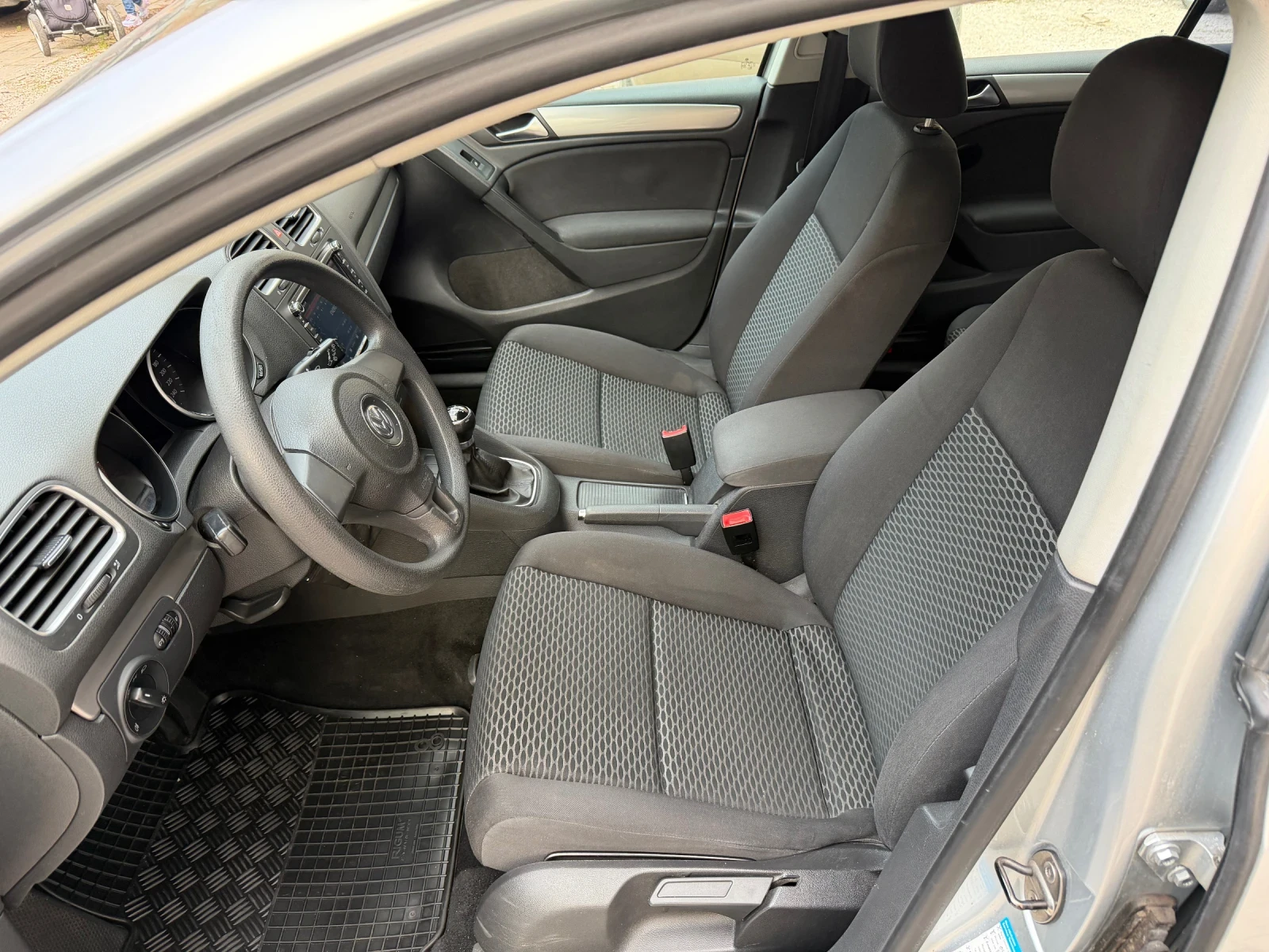 VW Golf 6 Bifuel 1.6 бензин/фабрична газ сервизна история , снимка 14 - Автомобили и джипове - 53714556