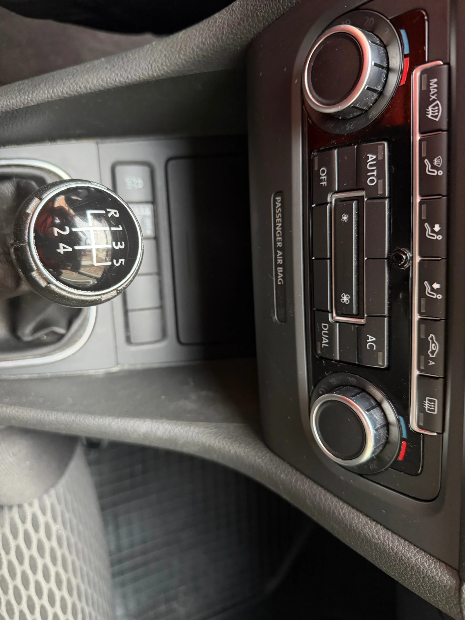 VW Golf 6 Bifuel 1.6 бензин/фабрична газ сервизна история , снимка 16 - Автомобили и джипове - 53714556