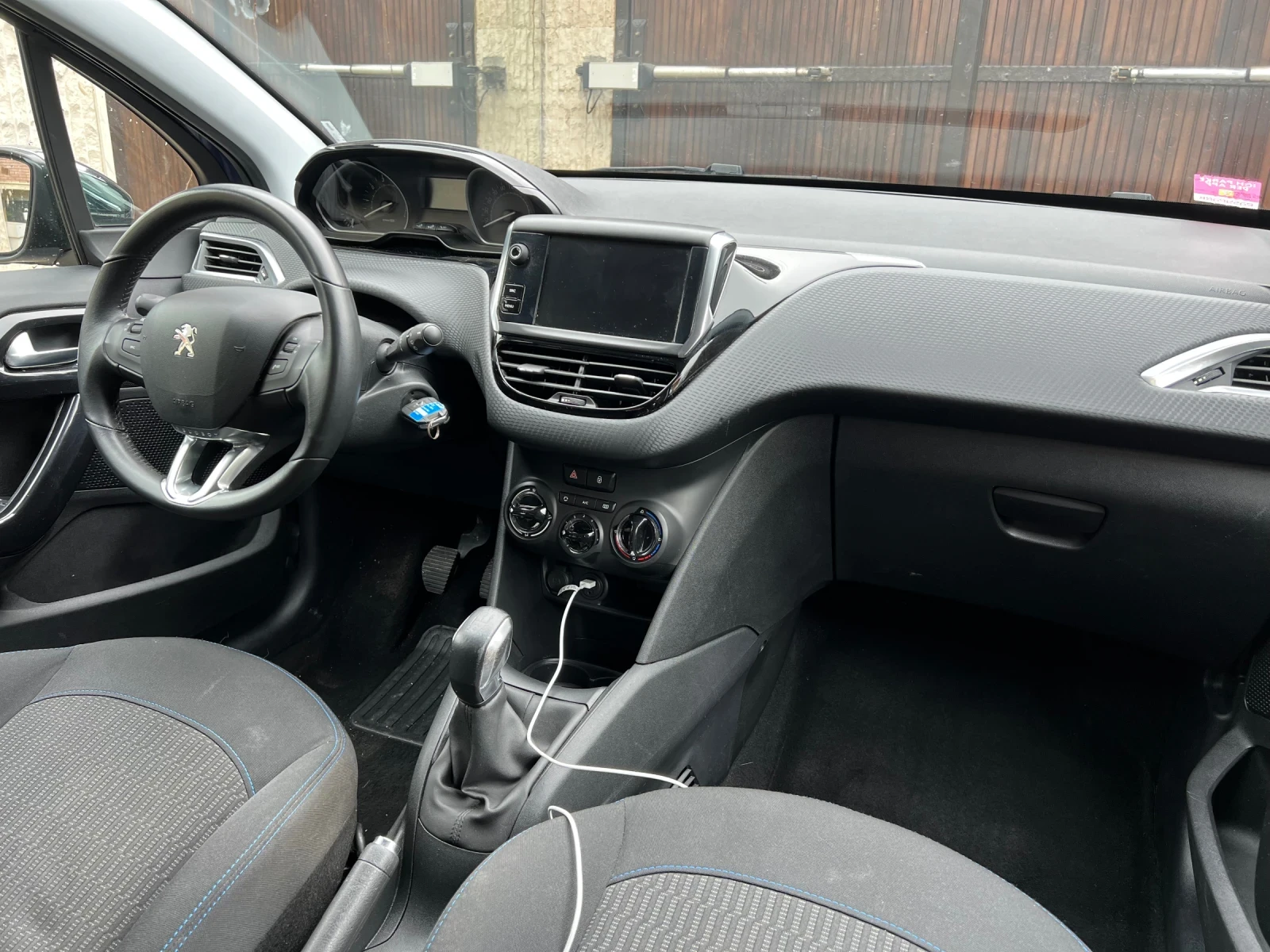 Peugeot 208, снимка 12 - Автомобили и джипове - 53812645