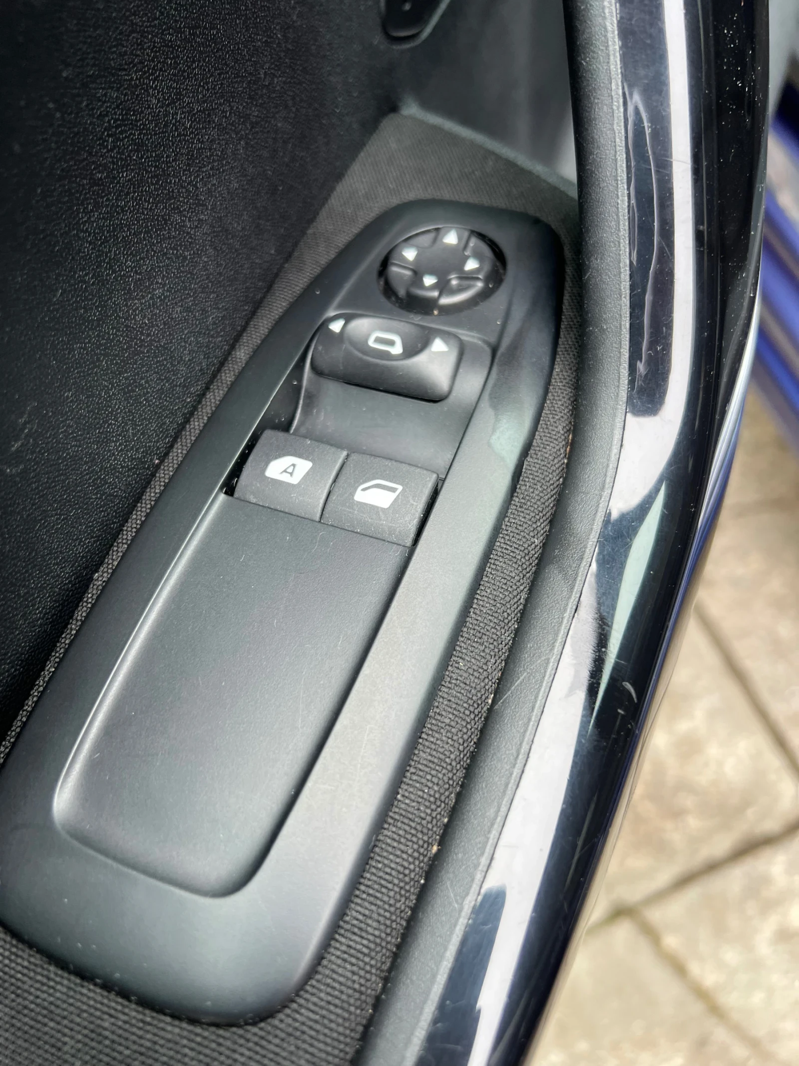 Peugeot 208, снимка 10 - Автомобили и джипове - 53812645