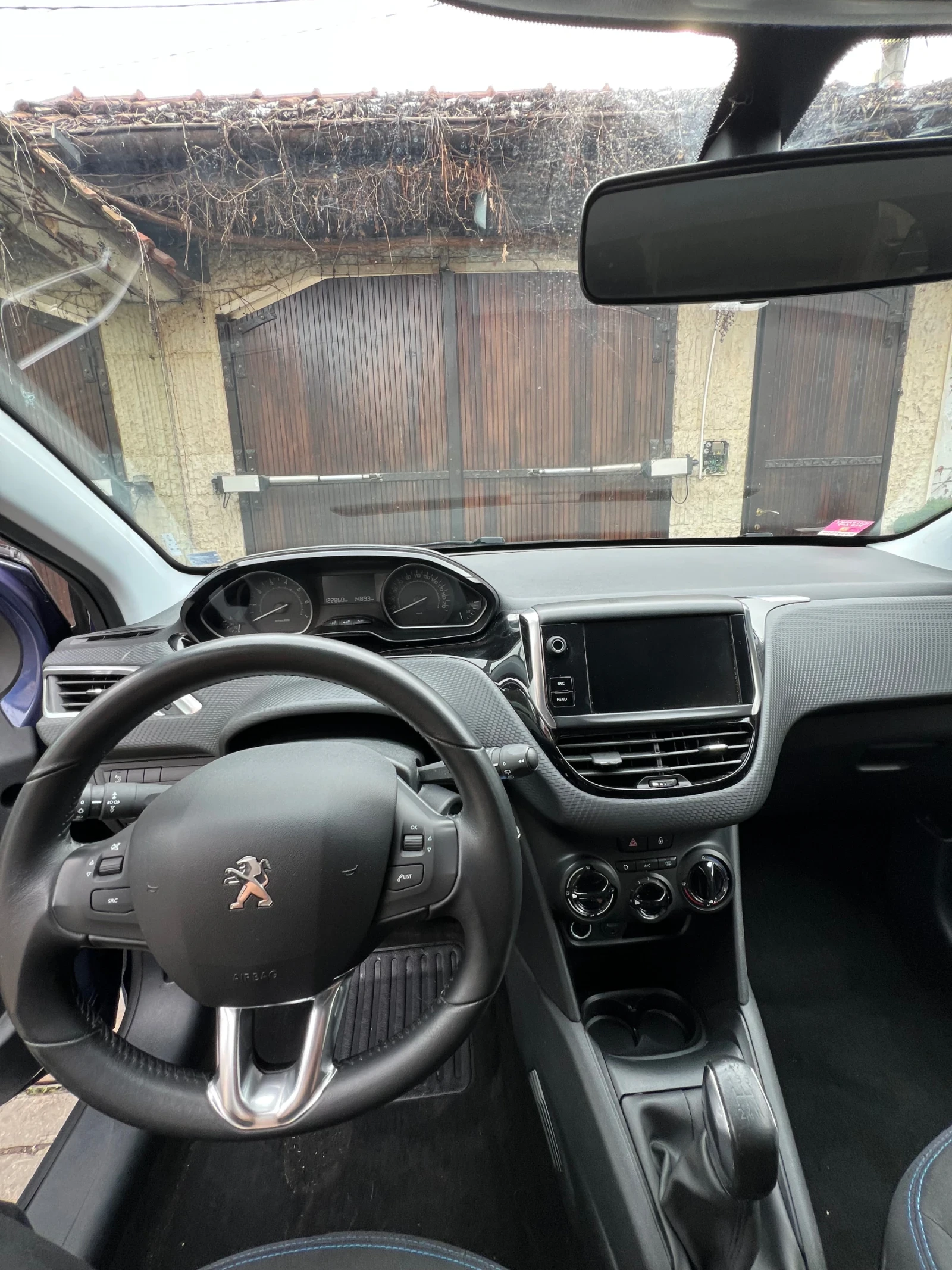 Peugeot 208, снимка 5 - Автомобили и джипове - 53812645