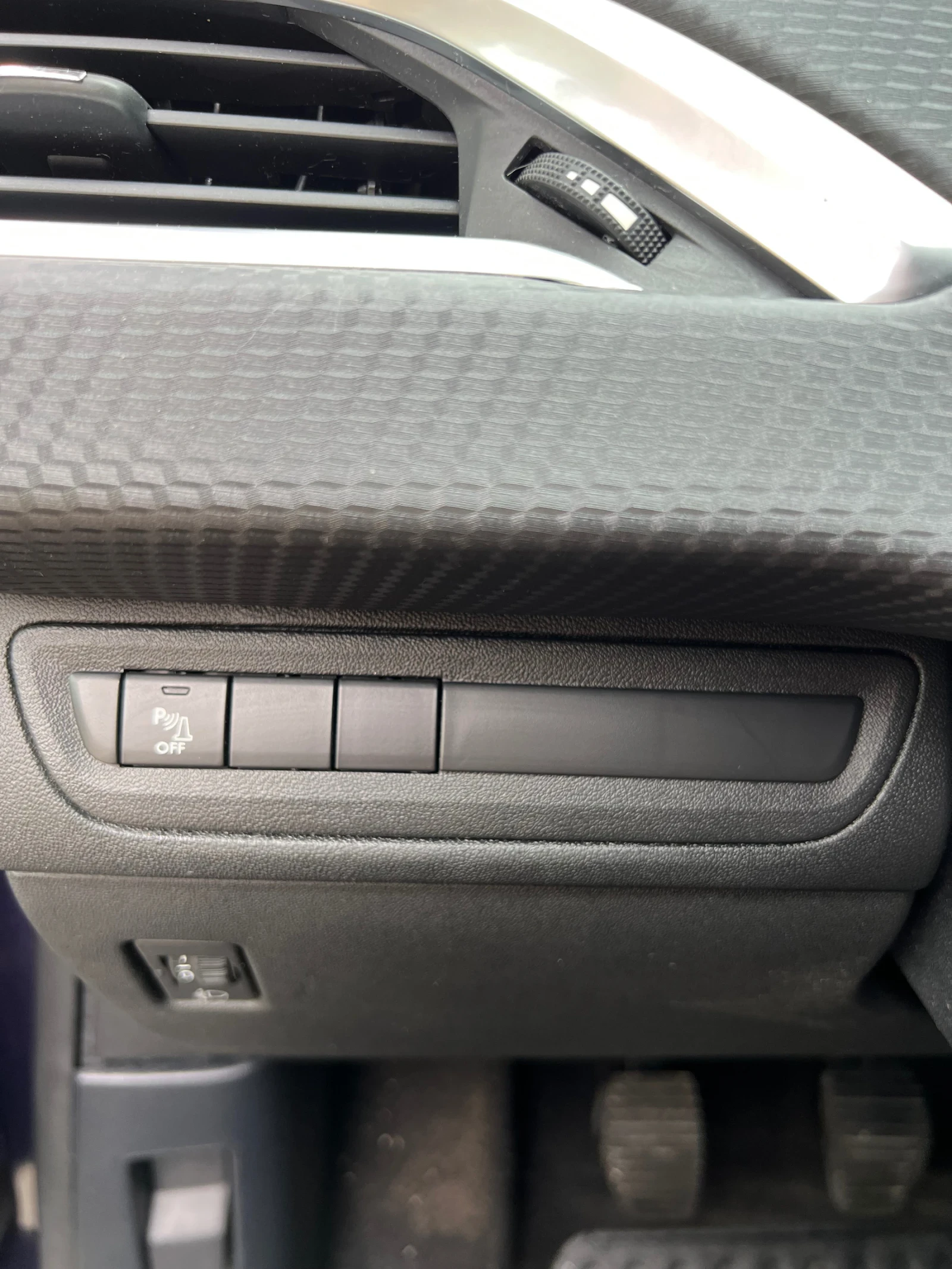 Peugeot 208, снимка 7 - Автомобили и джипове - 53812645