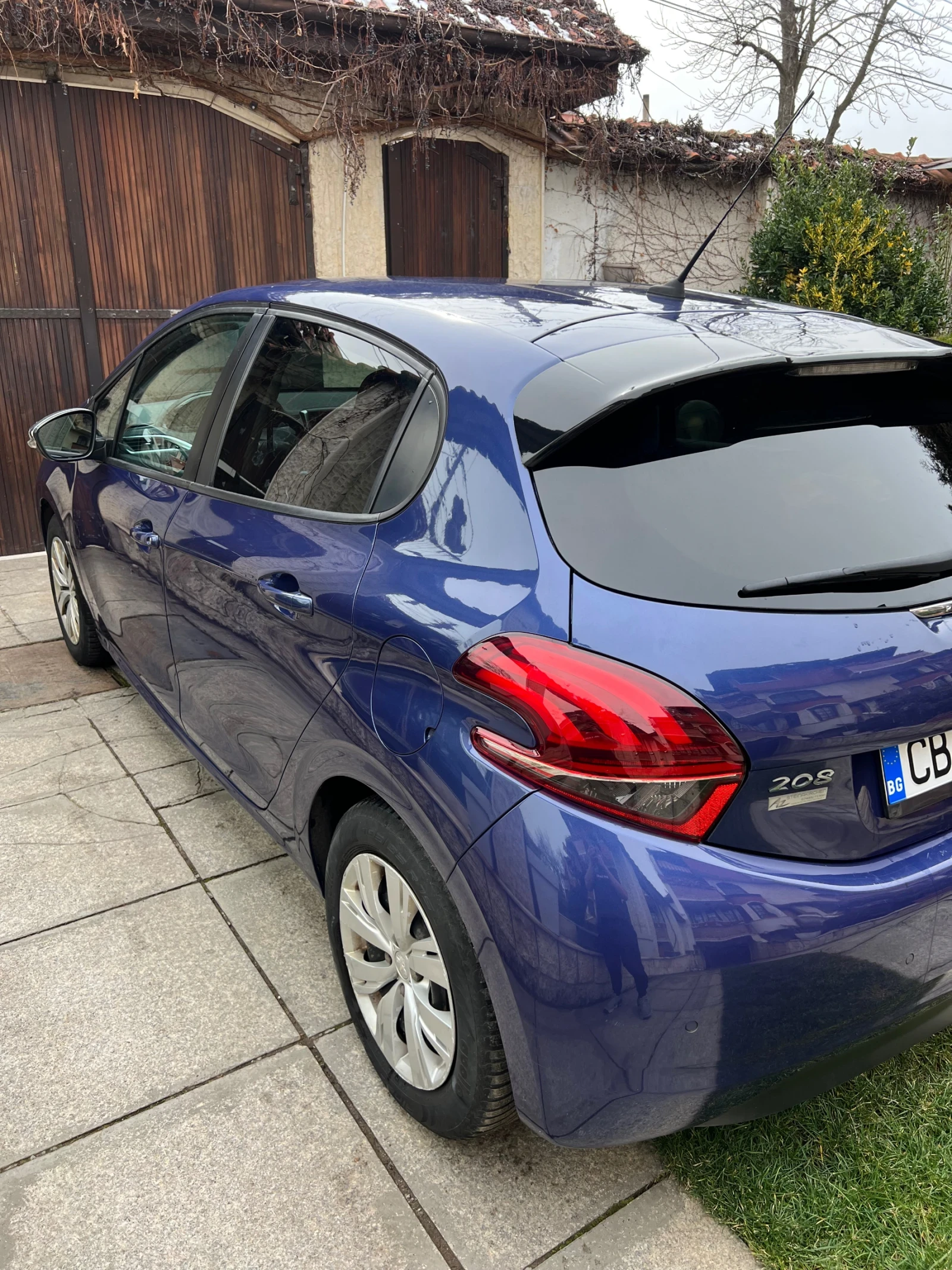 Peugeot 208, снимка 3 - Автомобили и джипове - 53812645