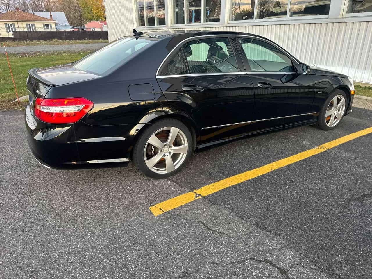 Mercedes-Benz E 350 4MATIC / ПОДГРЕВИ / ПАНОРАМА / ОТ ПРЕДСТАВИТЕЛСТВО, снимка 4 - Автомобили и джипове - 54108104