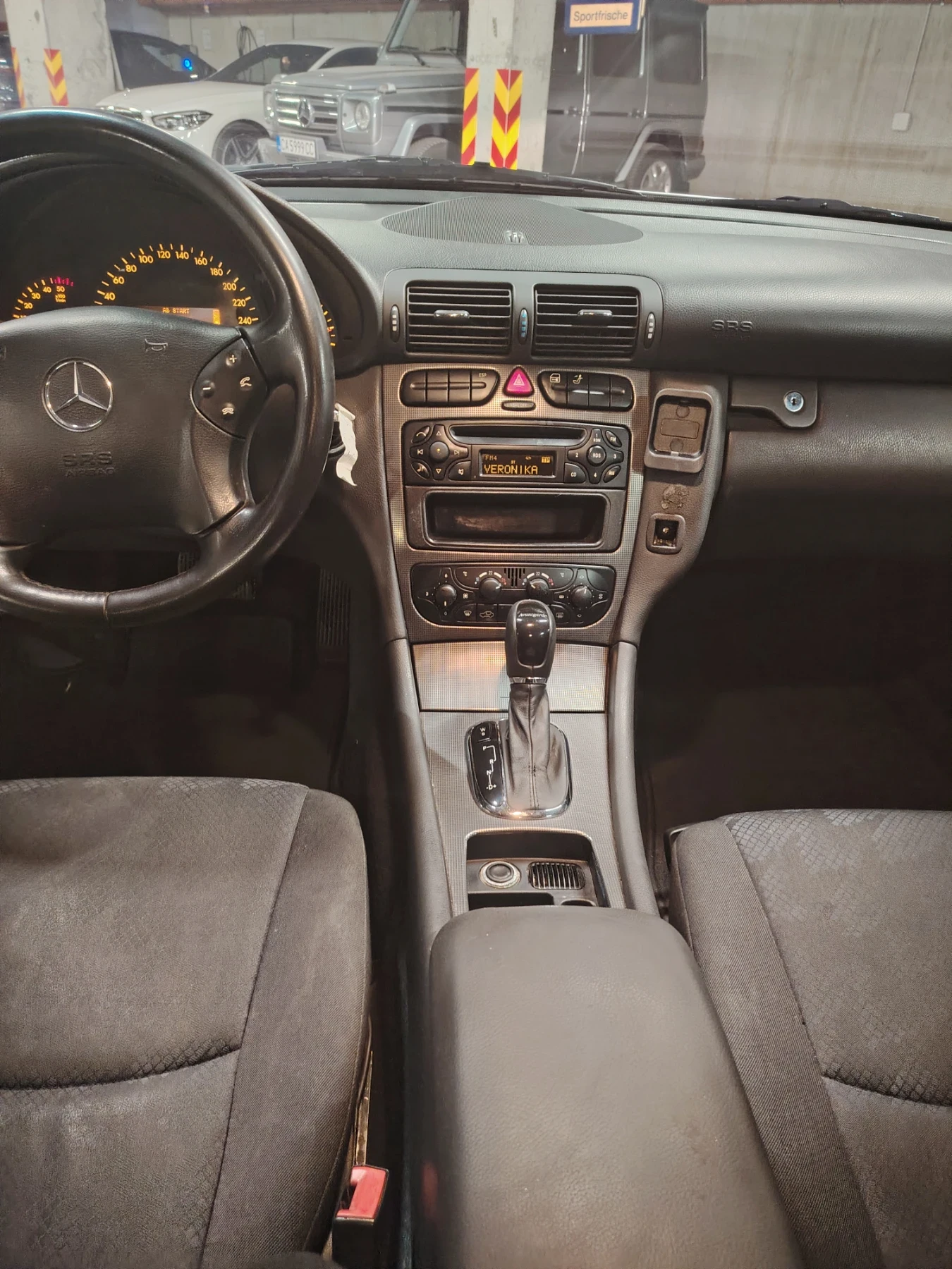 Mercedes-Benz C 200, снимка 8 - Автомобили и джипове - 54390719