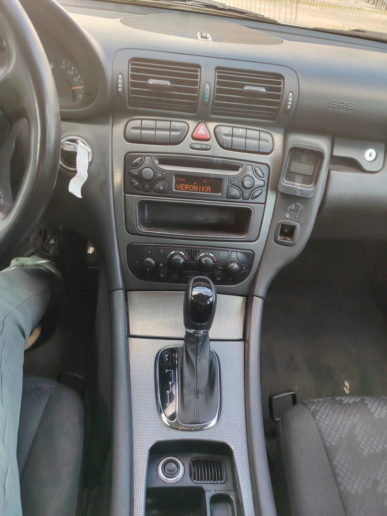 Mercedes-Benz C 200, снимка 4 - Автомобили и джипове - 54390719