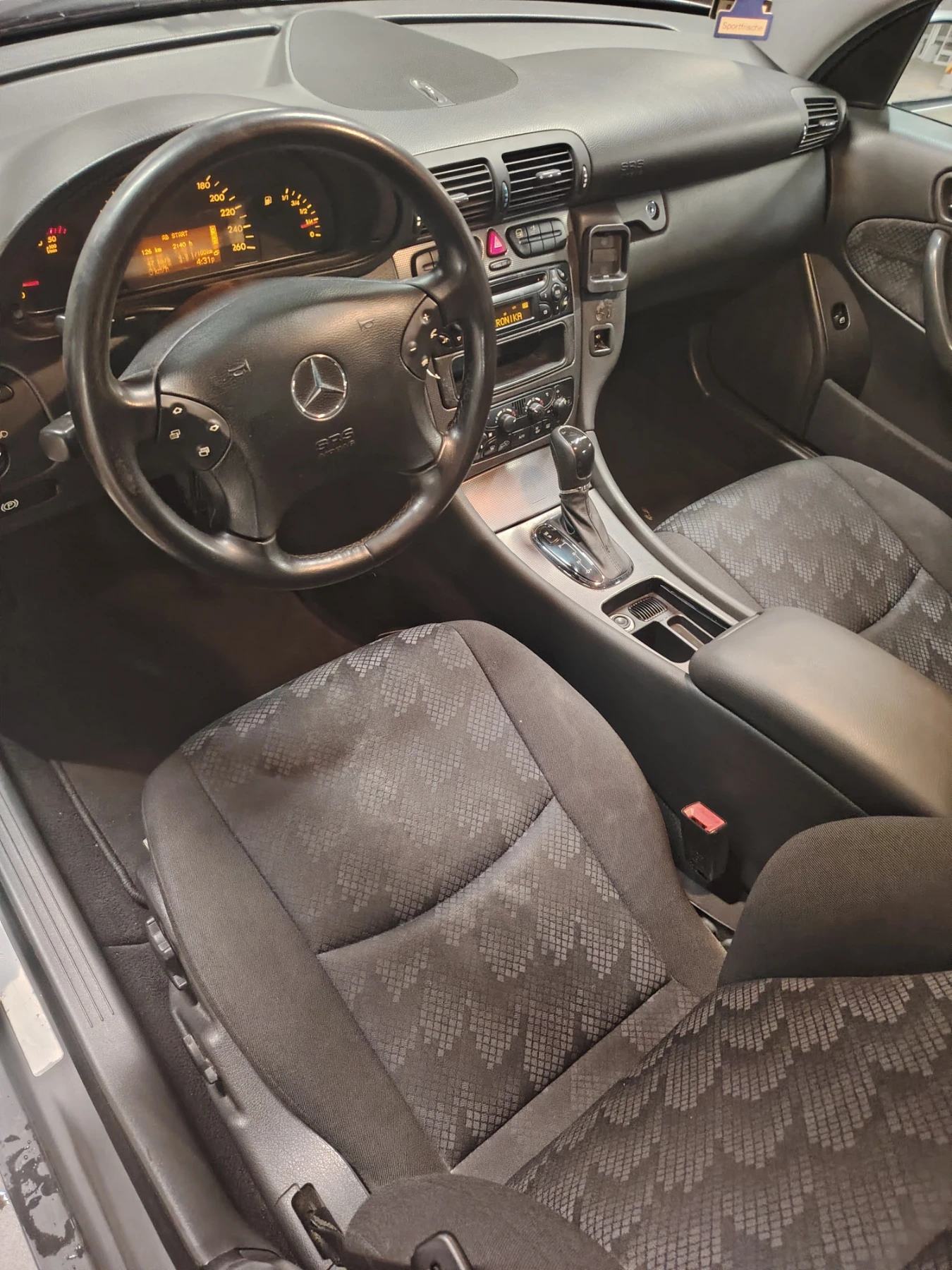 Mercedes-Benz C 200, снимка 9 - Автомобили и джипове - 54390719