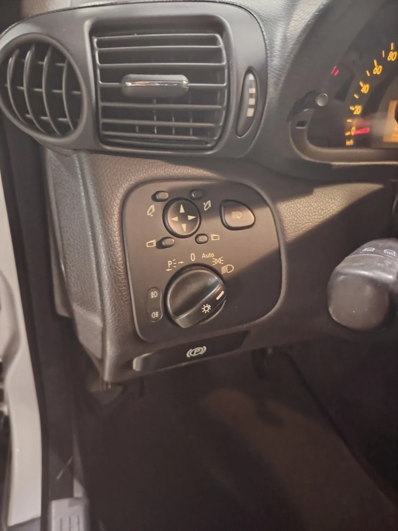 Mercedes-Benz C 200, снимка 11 - Автомобили и джипове - 54390719