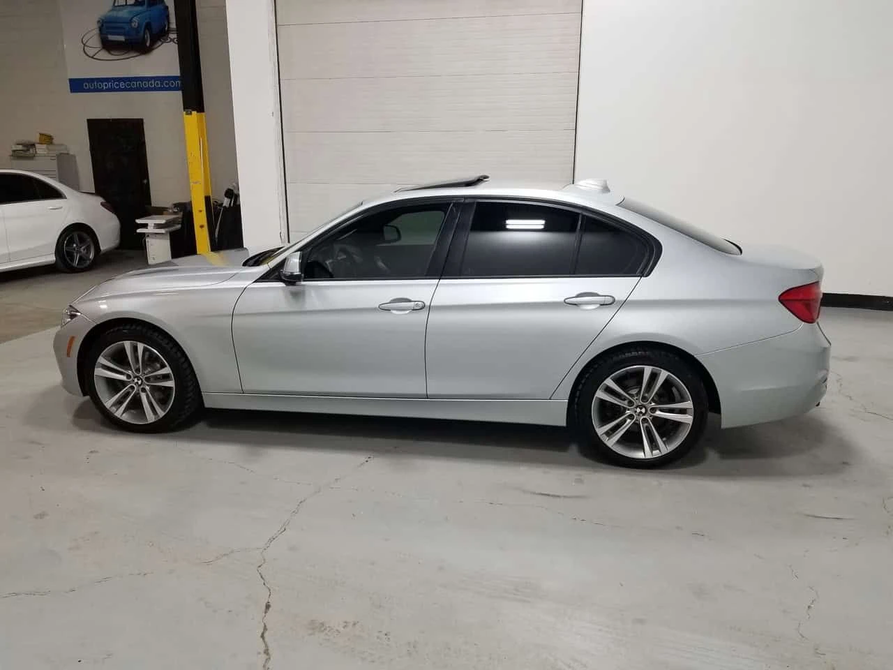 BMW 330 * xDrive * АВТОКРЕДИТ БЕЗ ПЪРВОНАЧАЛНА ВНОСКА, снимка 4 - Автомобили и джипове - 54552791