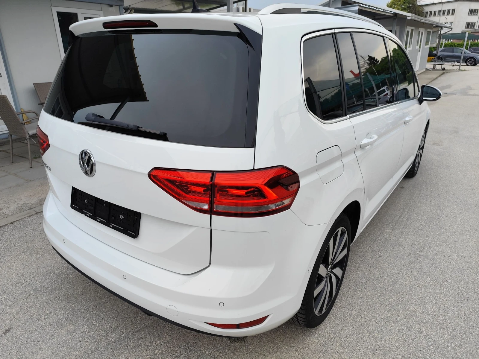 VW Touran 2.0 TDI Швейцария , снимка 14 - Автомобили и джипове - 54874281