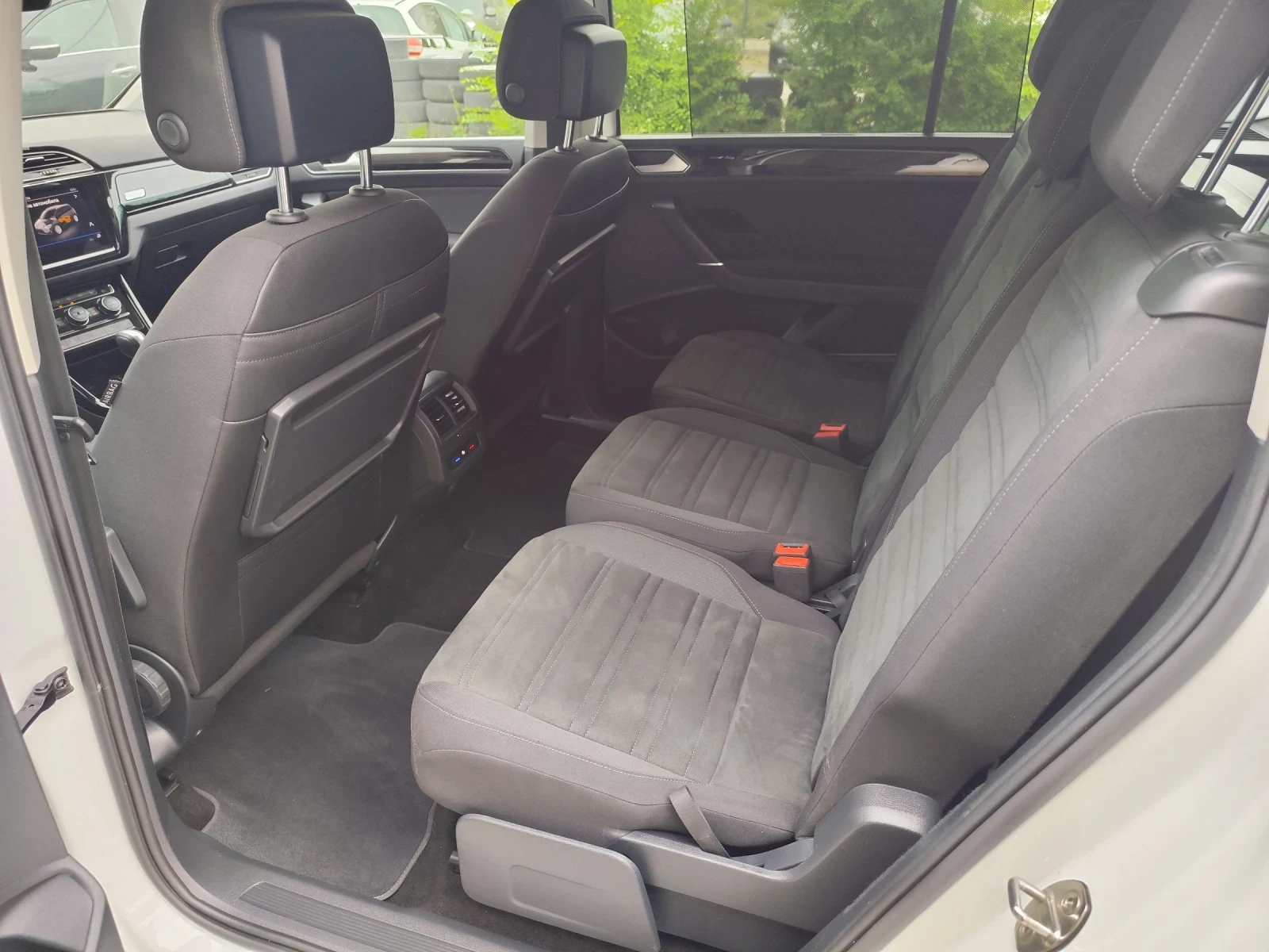 VW Touran 2.0 TDI Швейцария , снимка 10 - Автомобили и джипове - 54874281