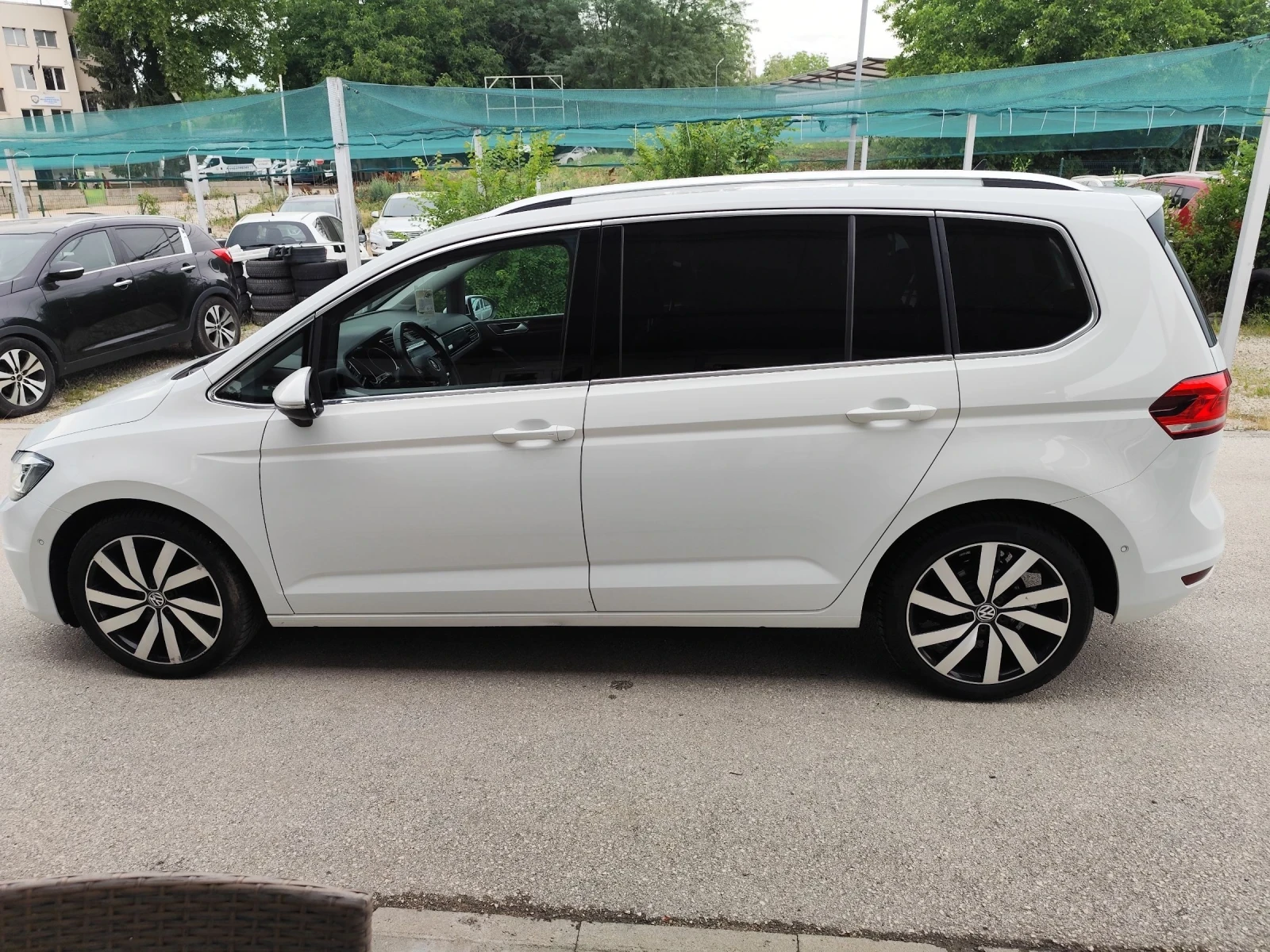 VW Touran 2.0 TDI Швейцария , снимка 9 - Автомобили и джипове - 54874281
