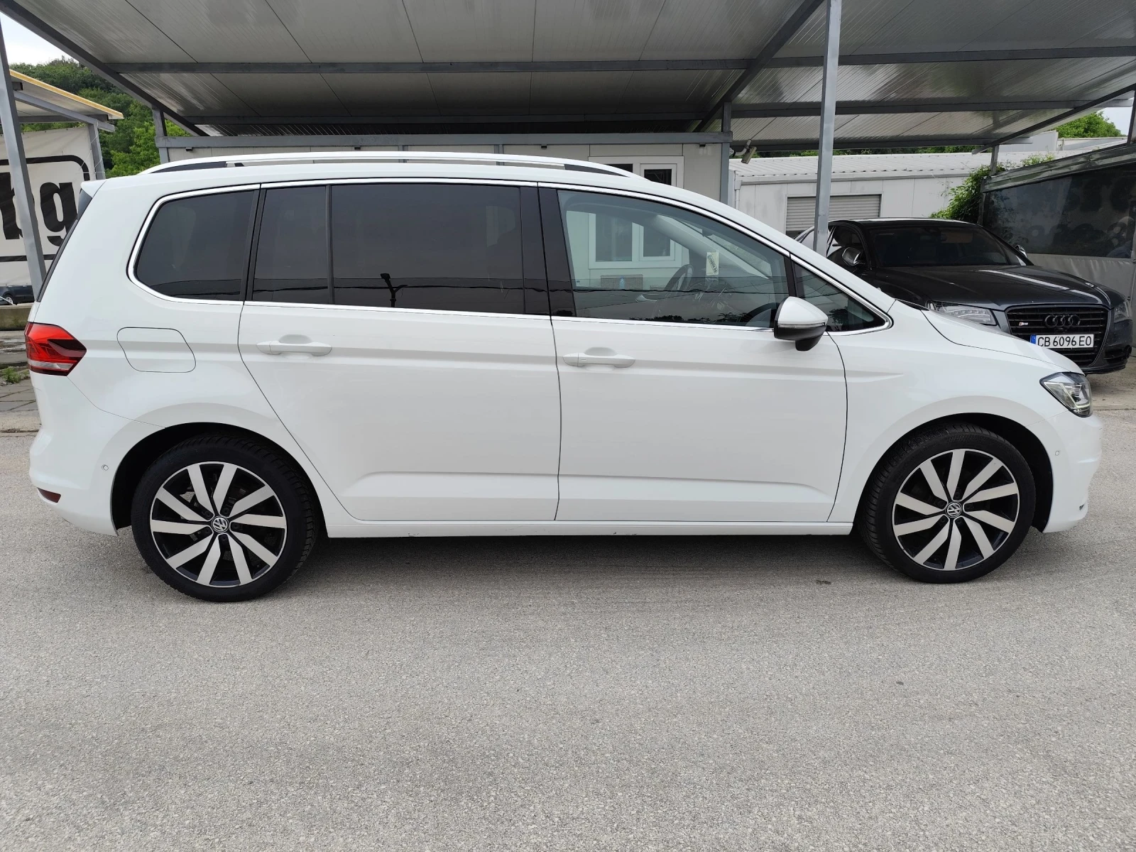 VW Touran 2.0 TDI Швейцария , снимка 16 - Автомобили и джипове - 54874281