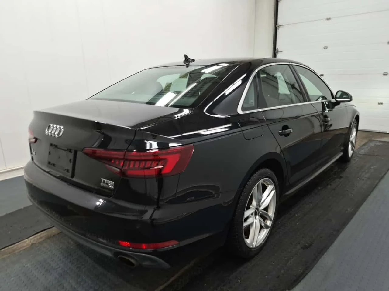 Audi A4 TECHNIK | CARFAX | БЕЗ ПЪРВОНАЧАЛНА ВНОСКА, снимка 3 - Автомобили и джипове - 54963494