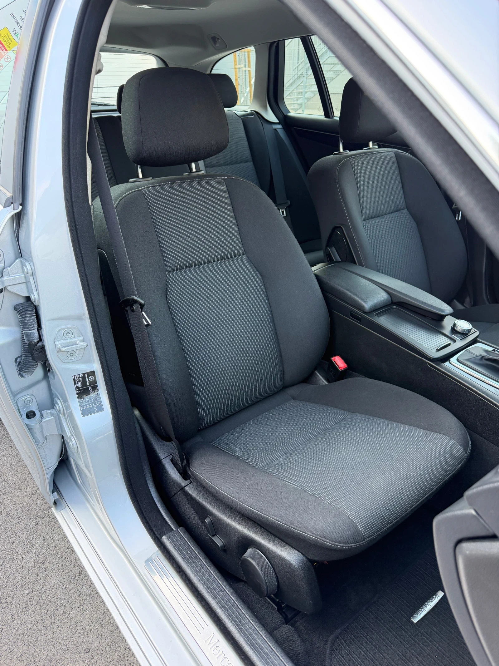 Mercedes-Benz C 220 2.2CDi * Face-Lift* * Автоматик* , снимка 14 - Автомобили и джипове - 55304482