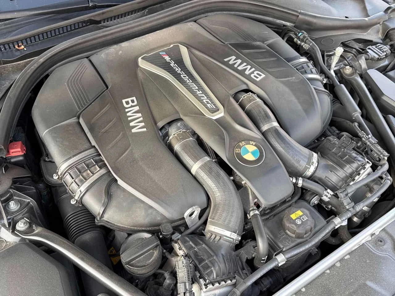 BMW 550 * M550i xDrive* АВТОКРЕДИТ БЕЗ ПЪРВОНАЧАЛНА ВНОСКА, снимка 11 - Автомобили и джипове - 55592061
