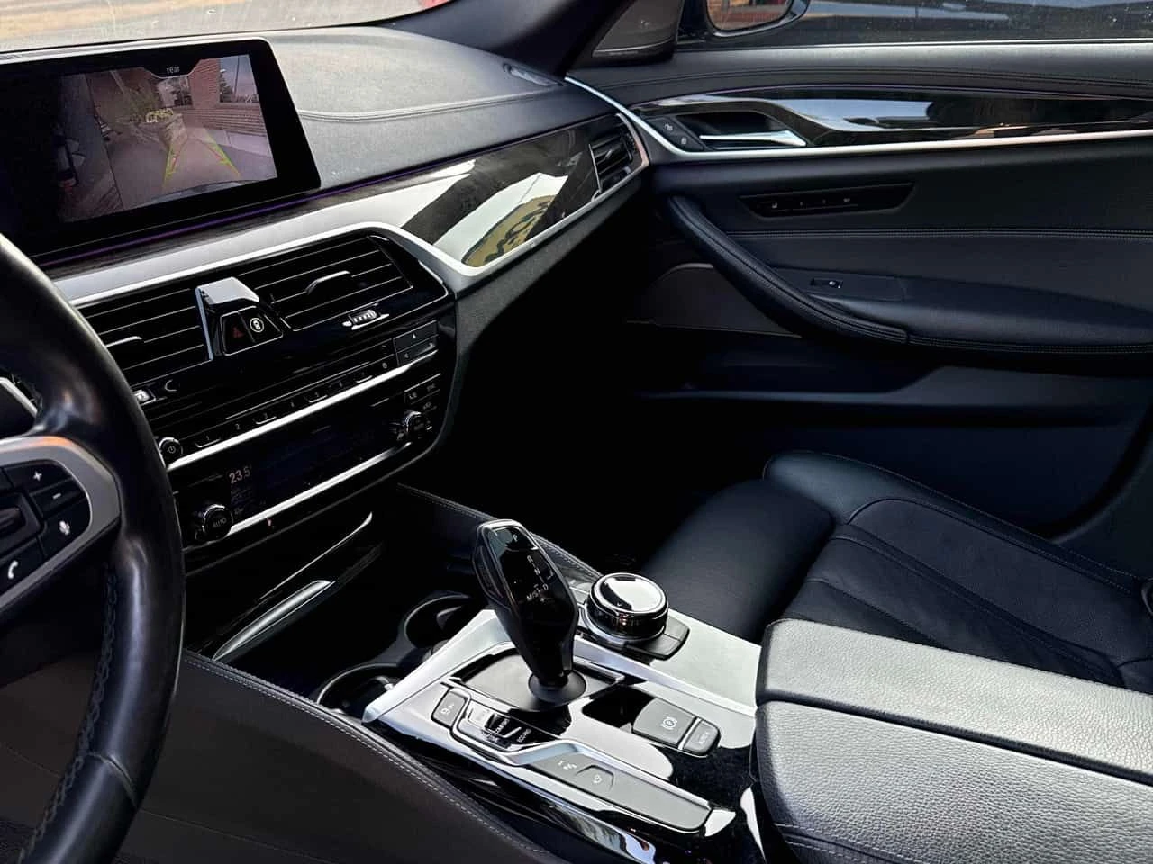 BMW 550 * M550i xDrive* АВТОКРЕДИТ БЕЗ ПЪРВОНАЧАЛНА ВНОСКА, снимка 9 - Автомобили и джипове - 55592061
