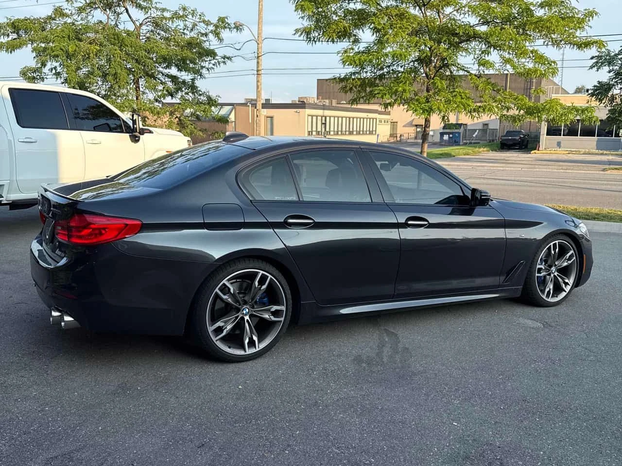 BMW 550 * M550i xDrive* АВТОКРЕДИТ БЕЗ ПЪРВОНАЧАЛНА ВНОСКА, снимка 3 - Автомобили и джипове - 55592061