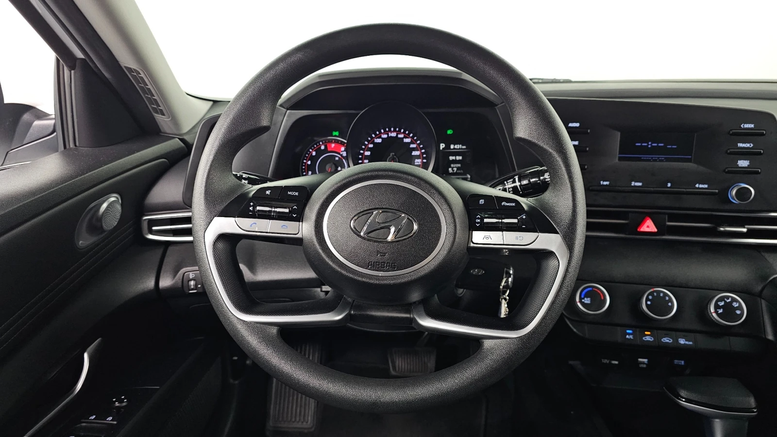 Hyundai Elantra SMART 1.6, снимка 8 - Автомобили и джипове - 55595154