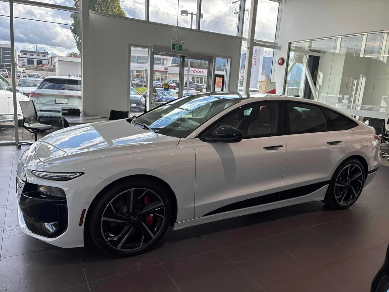 Audi E-Tron * Technik * АВТОКРЕДИТ БЕЗ ПЪРВОНАЧАЛНА ВНОСКА* , снимка 2 - Автомобили и джипове - 56240772