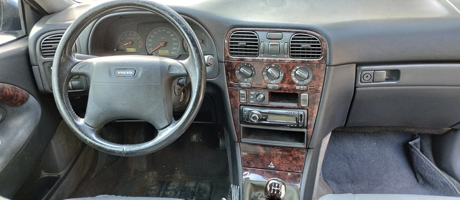 Volvo V40, снимка 4 - Автомобили и джипове - 56553287