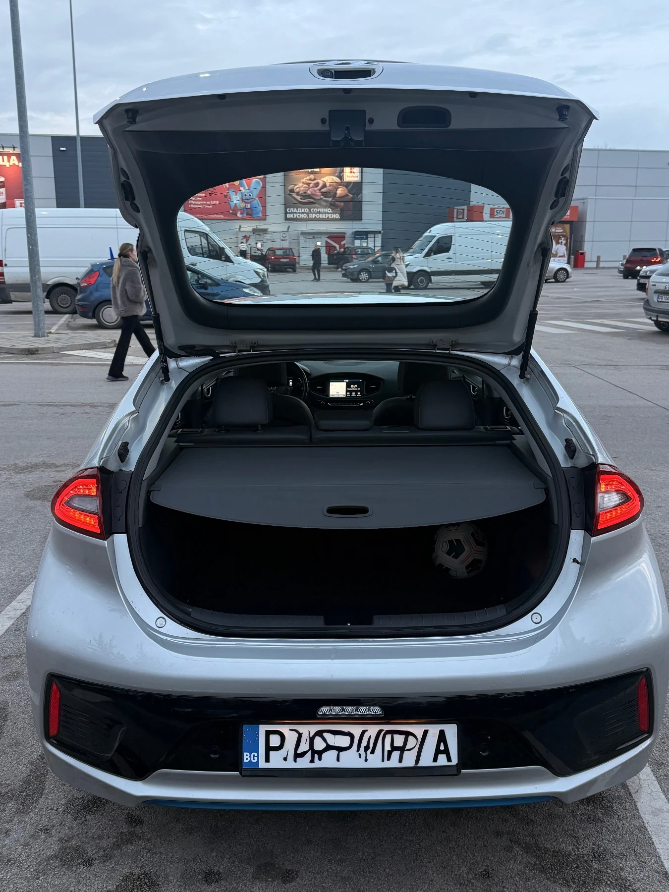 Hyundai Ioniq, снимка 6 - Автомобили и джипове - 56740154