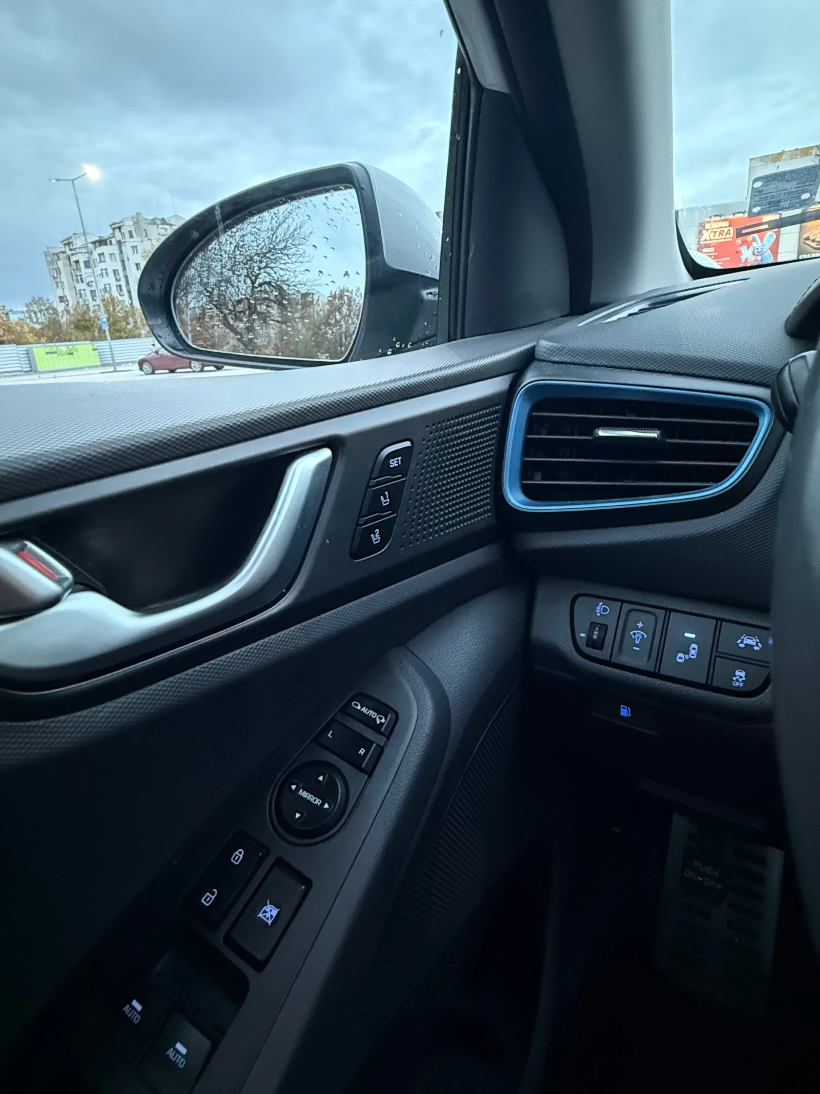 Hyundai Ioniq, снимка 12 - Автомобили и джипове - 56740154
