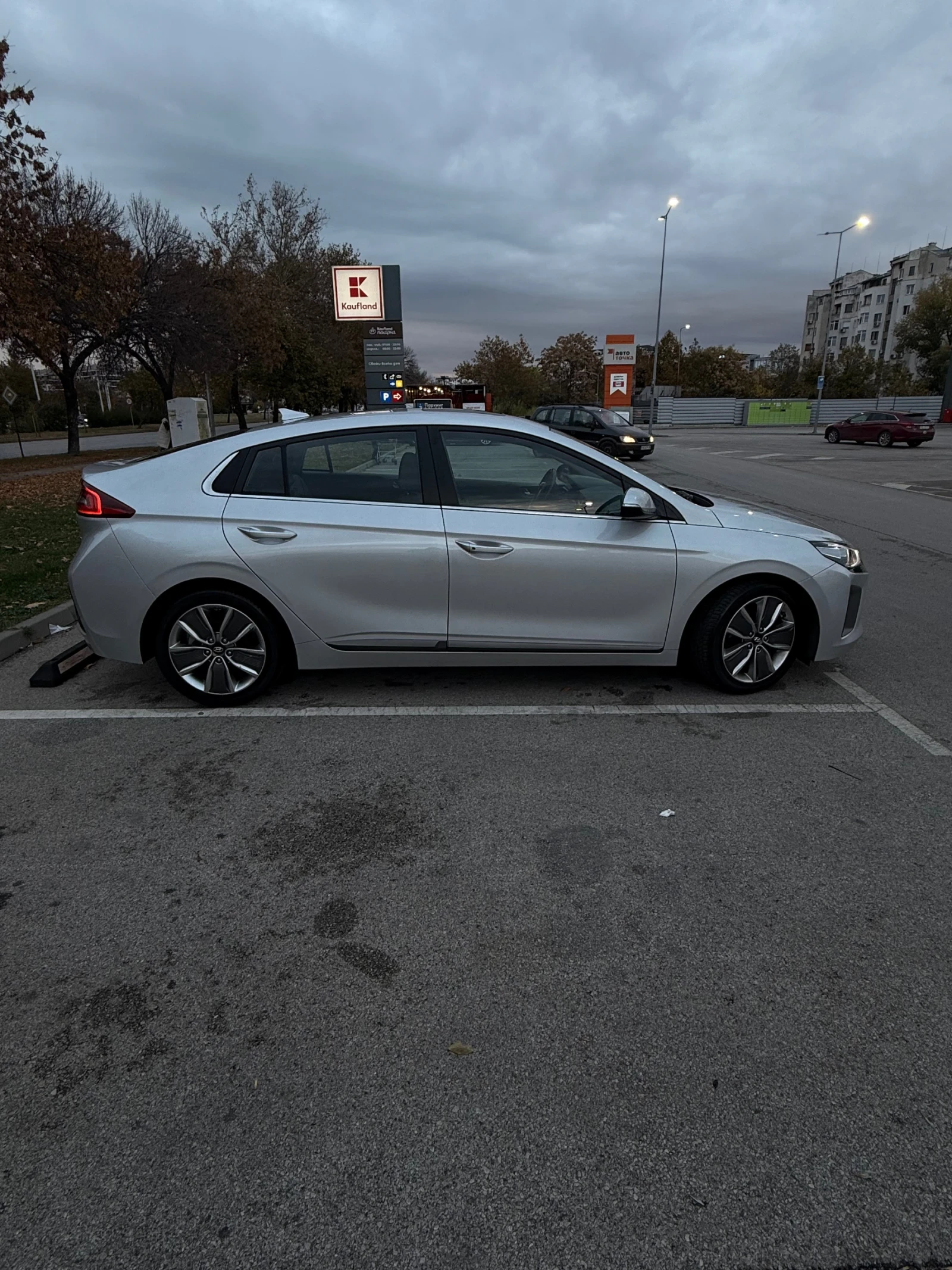 Hyundai Ioniq, снимка 5 - Автомобили и джипове - 56740154