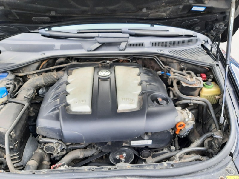 VW Touareg 3.0 V6 FACELIFT, снимка 6 - Автомобили и джипове - 45638940