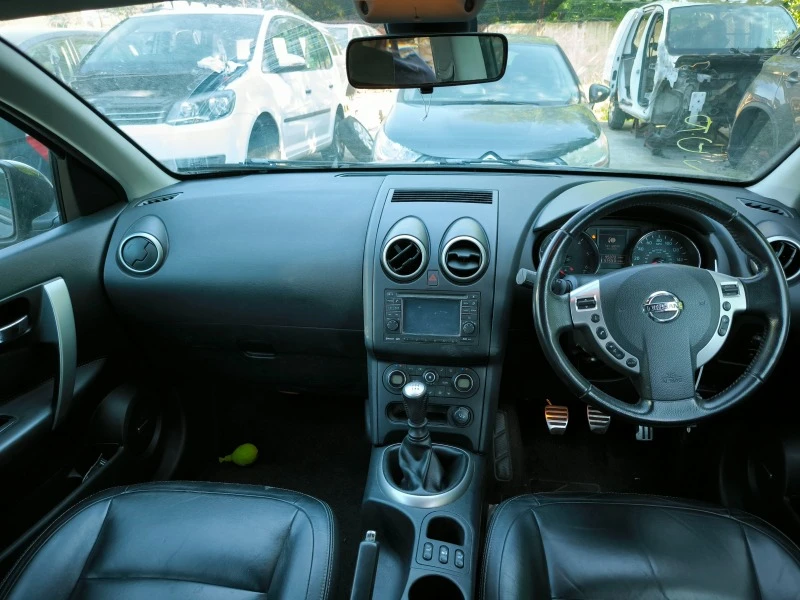 Nissan Qashqai 1.5dci, снимка 5 - Автомобили и джипове - 46519929