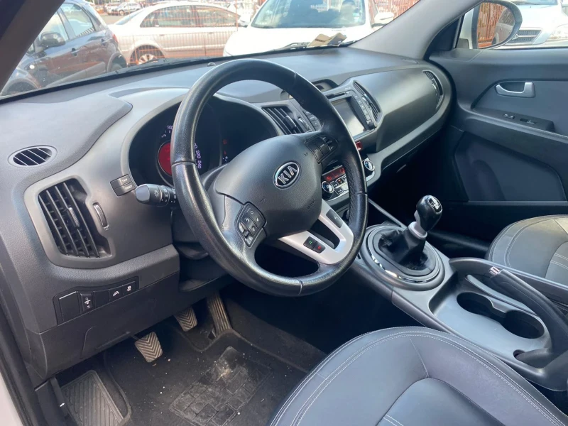 Kia Sportage, снимка 2 - Автомобили и джипове - 48242470