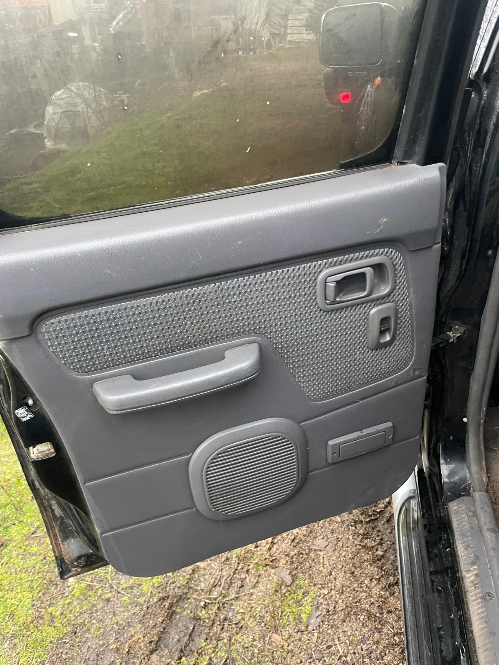 Nissan Navara 2.5 TDI , снимка 7 - Автомобили и джипове - 53869001