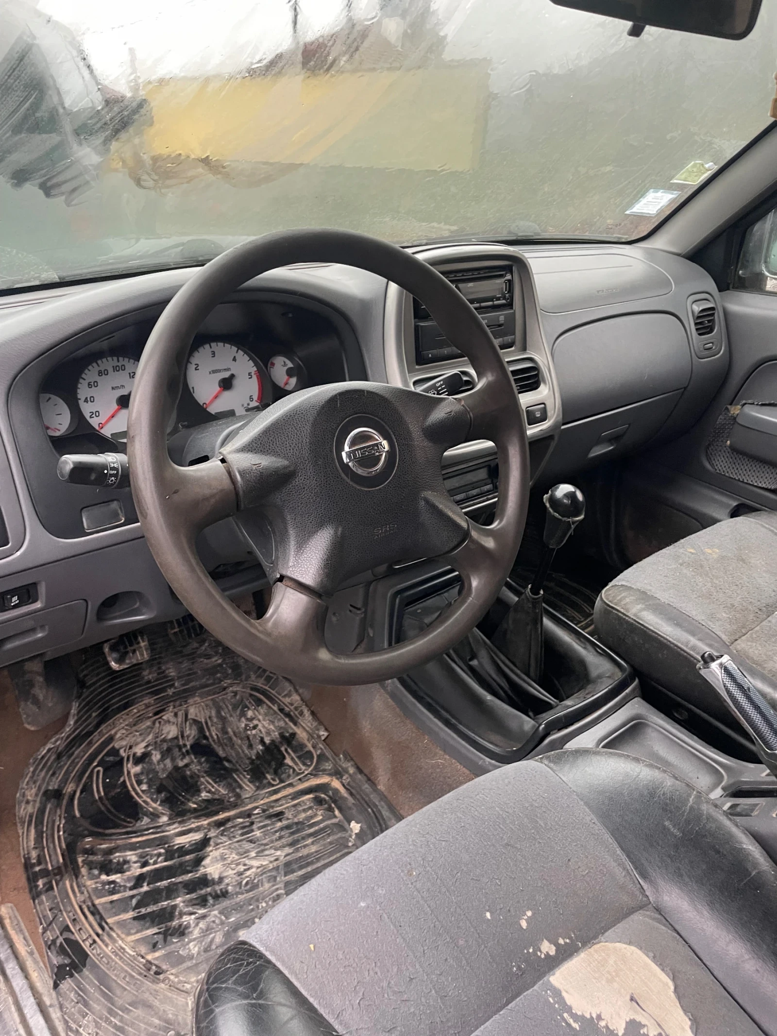 Nissan Navara 2.5 TDI , снимка 8 - Автомобили и джипове - 53869001