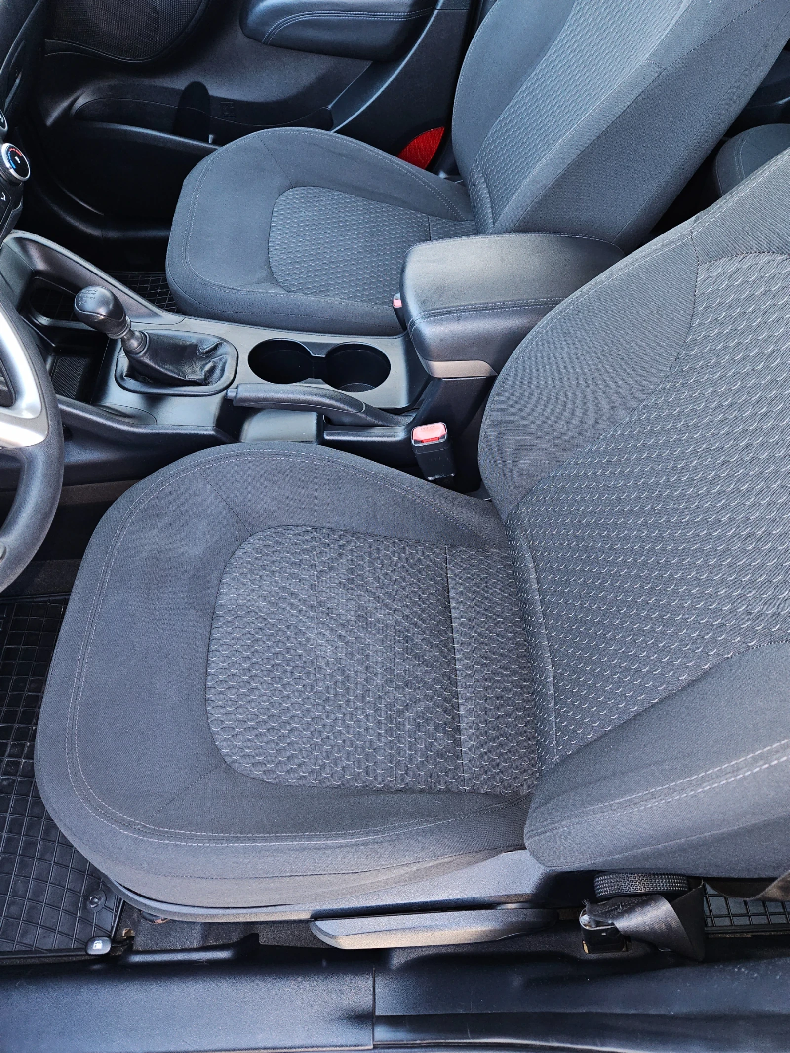 Hyundai IX35 2.0CRDI, снимка 7 - Автомобили и джипове - 56378056