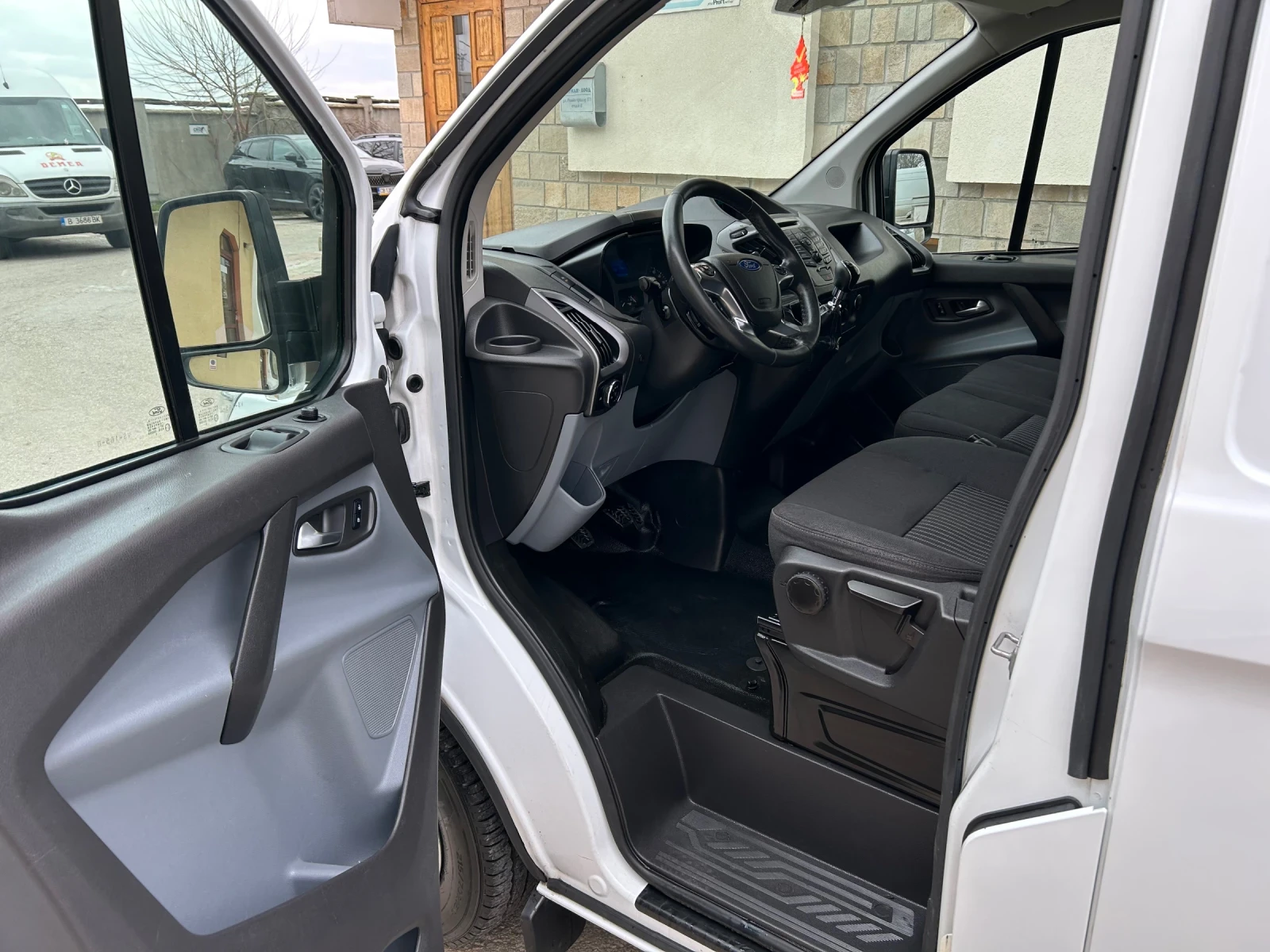 Ford Transit Custom 2.2TDCI 101k.c. ЕВРО 5, снимка 8 - Бусове и автобуси - 53904747