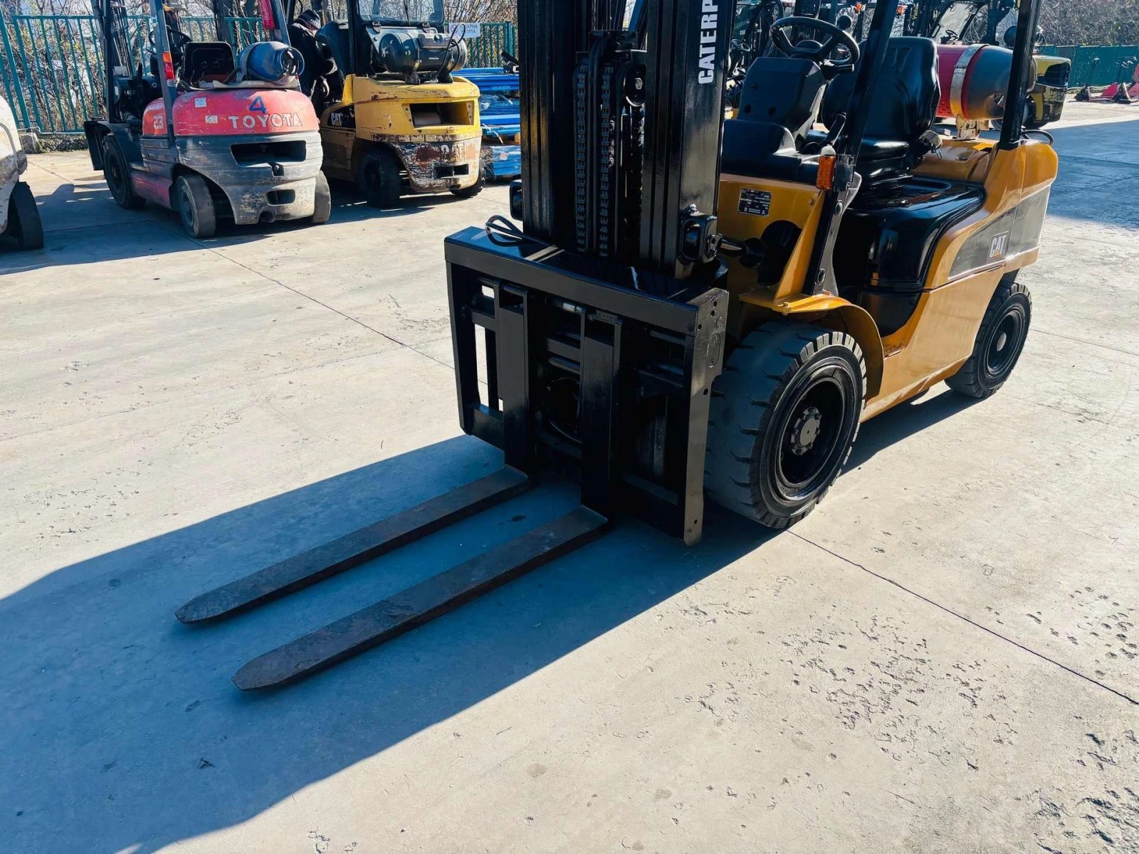 ������� Cat ������� ���������� � ���������� �� �������� | Mobile.bg � ����������� 5