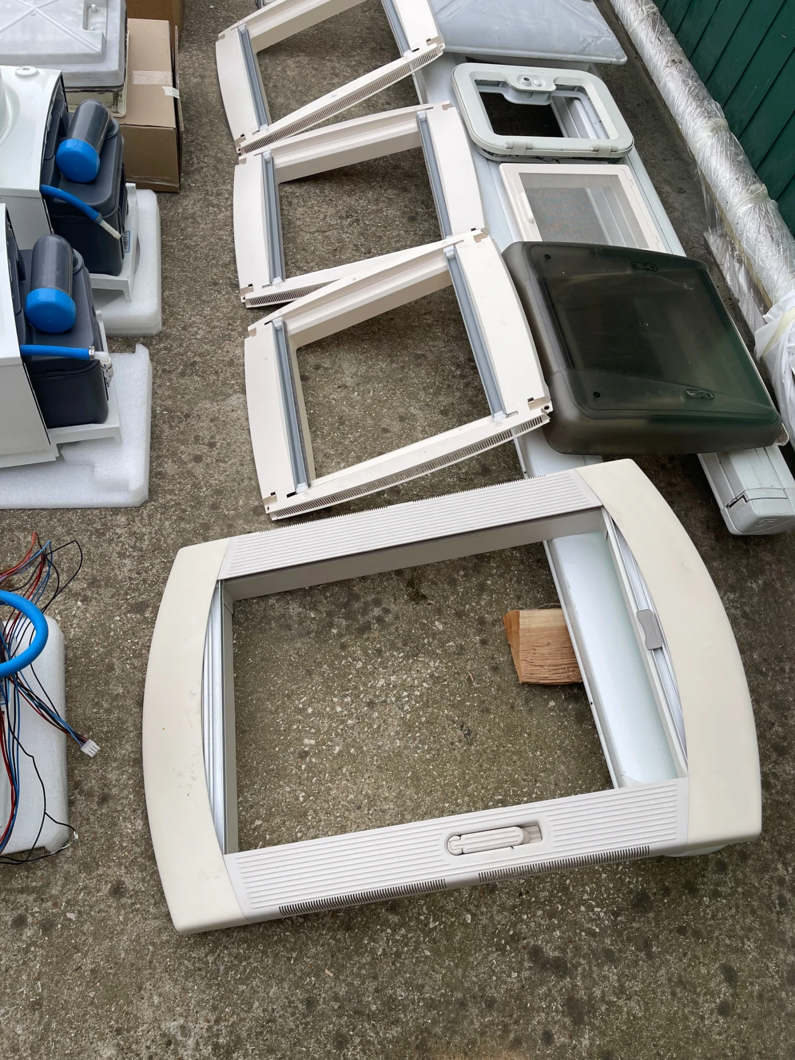 Продавам тенти и други части за кемпери и каравани, снимка 9 - Части - 54211845