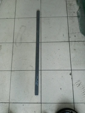 лайсна предна дясна врата Форд Фокус хечбек 06г.