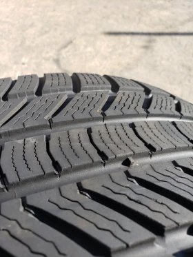 Гуми Зимни 245/40R18, снимка 5