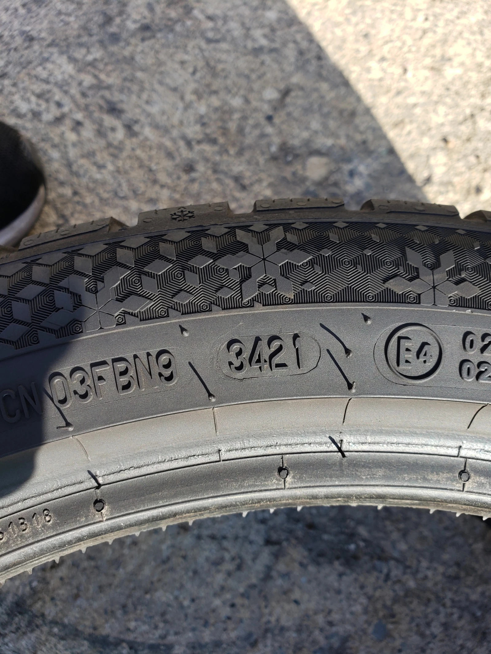 Гуми Зимни 245/40R18, снимка 8 - Гуми и джанти - 56255536