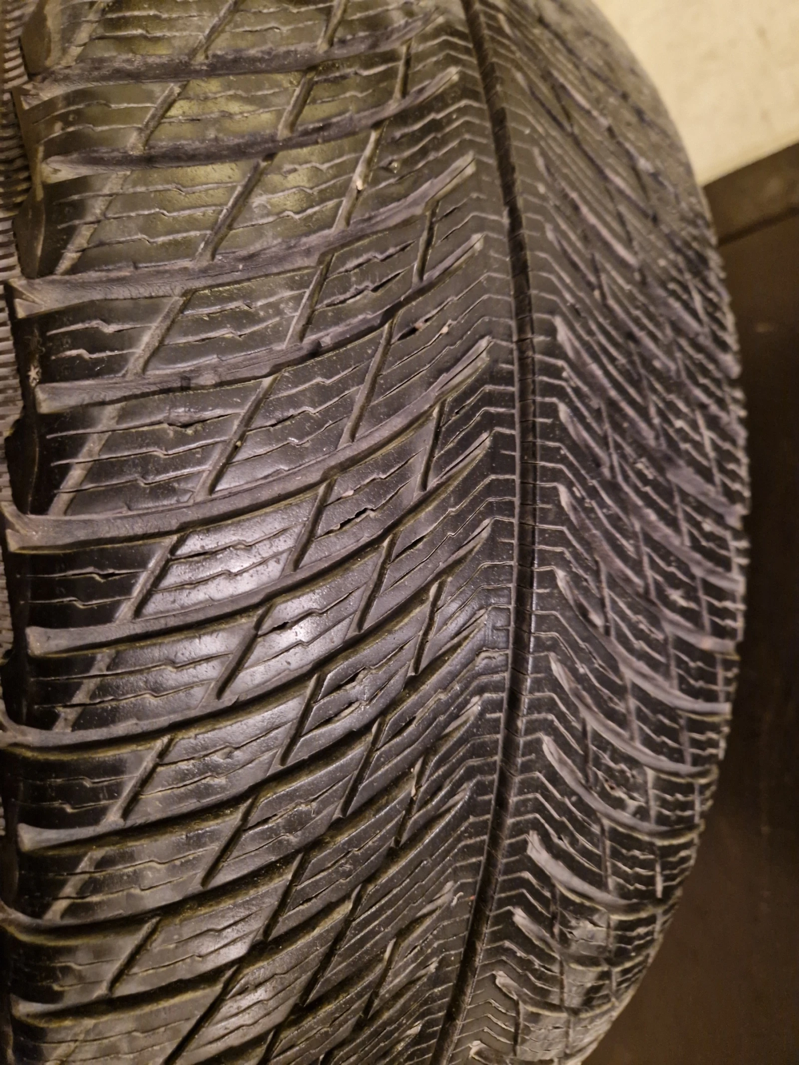 Гуми Зимни 235/55R18, снимка 5 - Гуми и джанти - 56259744