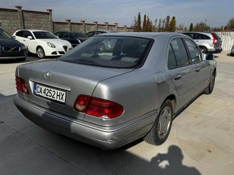 Mercedes-Benz E 220 CDI, снимка 6 - Автомобили и джипове - 41187260